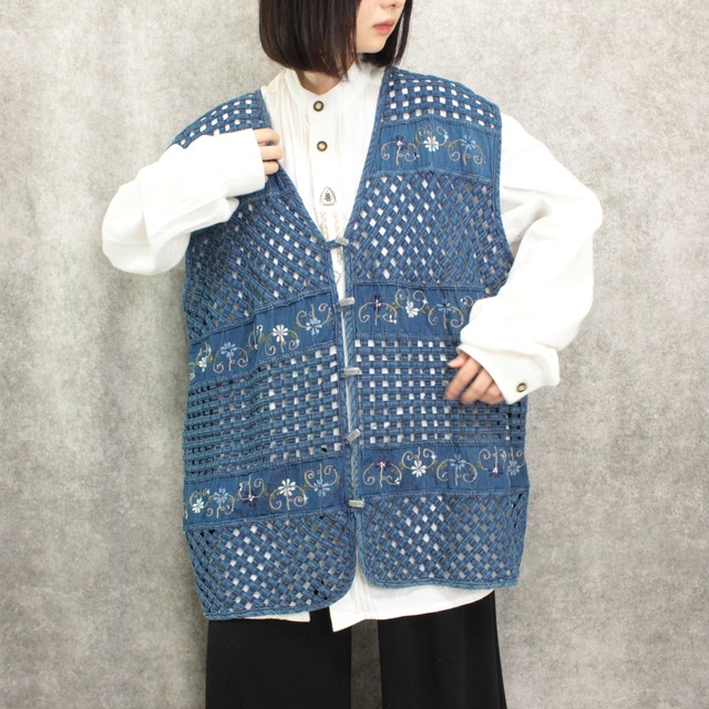 XXXL oversize tyrolean flower motif design vest