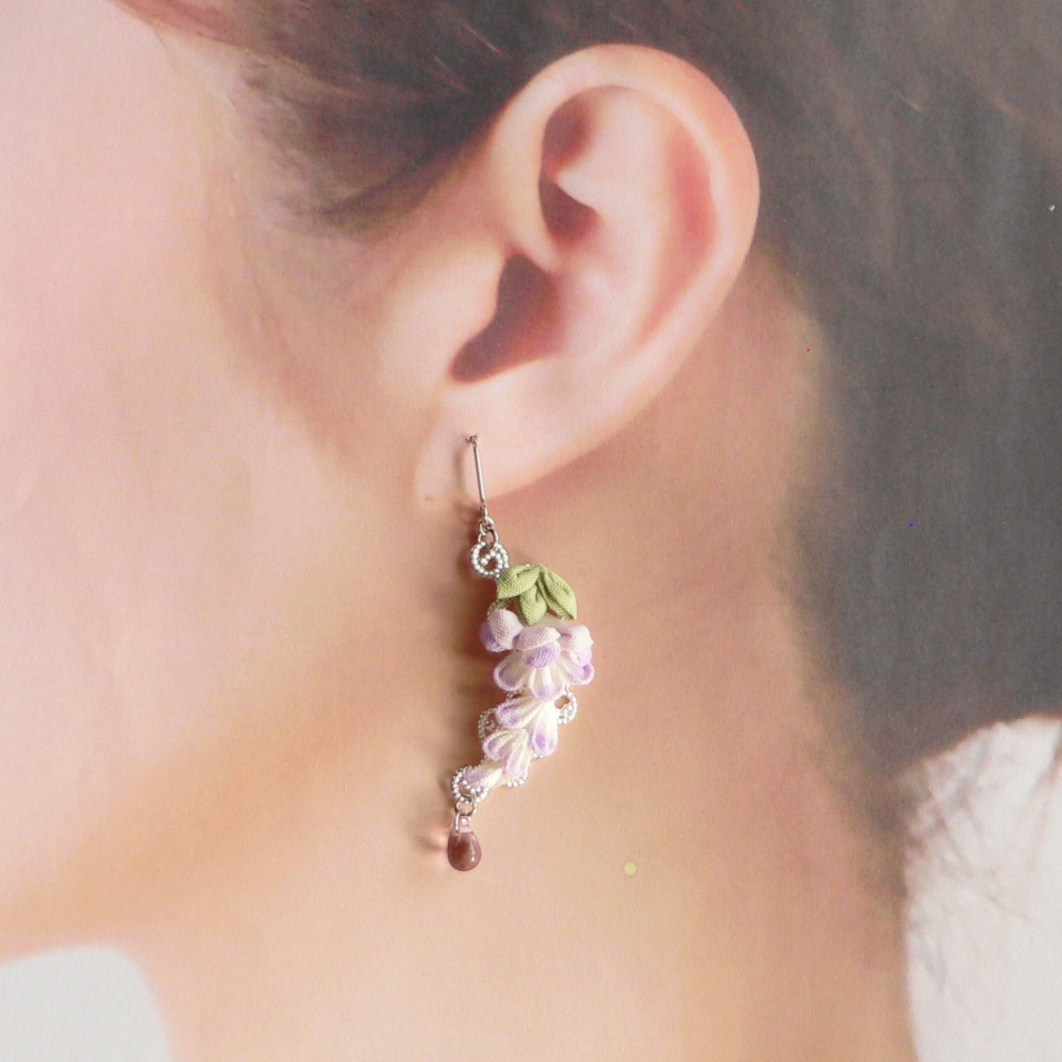 つまみ細工 揺れる藤の花の ピアス イヤリング 】---フラワー/誕生日