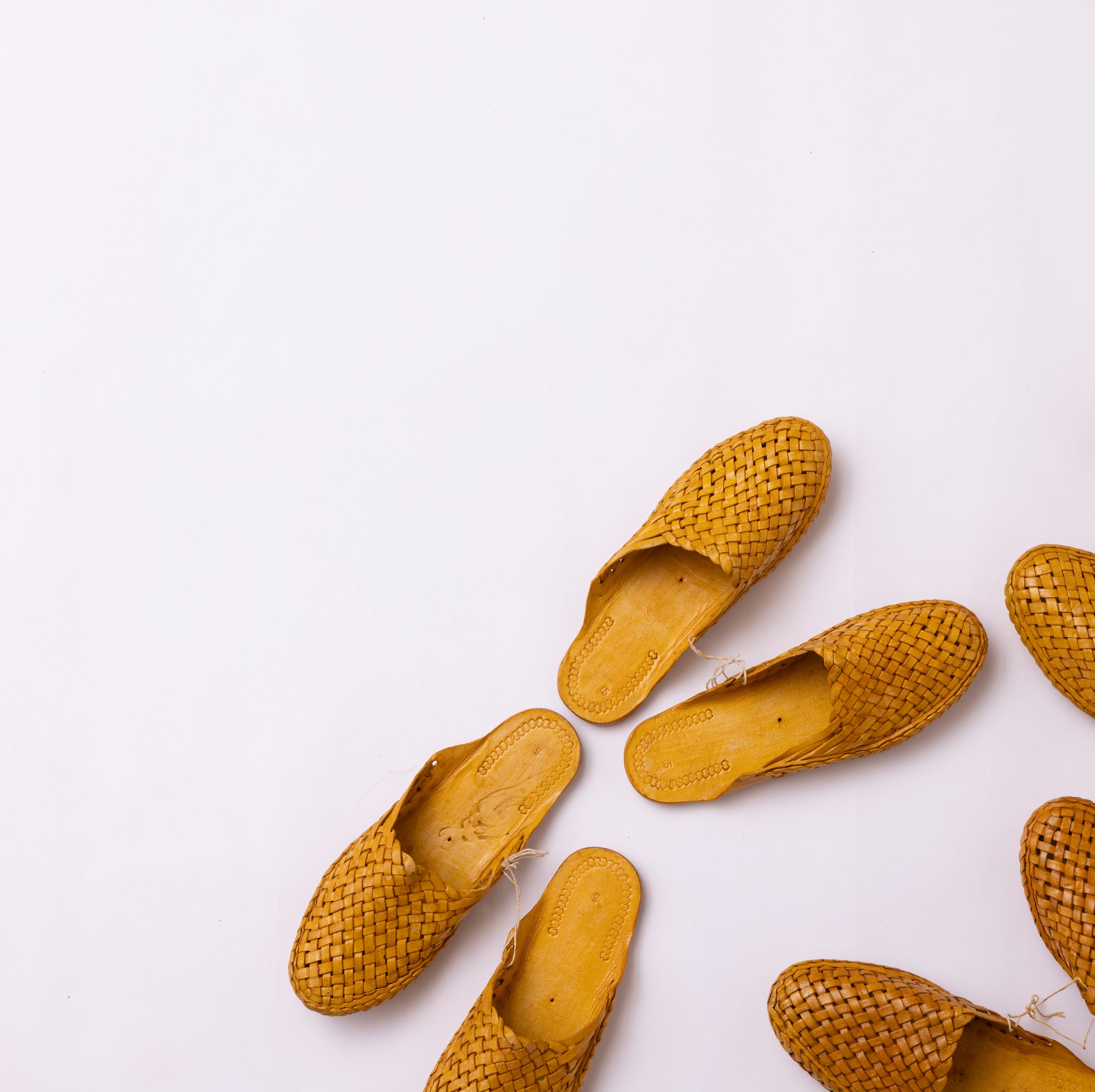 KROMALUDI / WOVEN CHAPPAL
