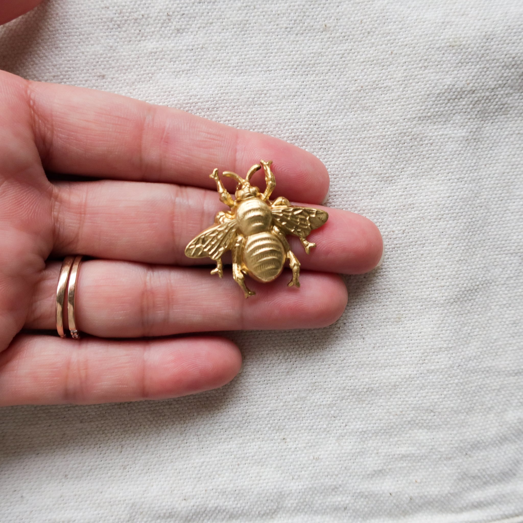 ハンドメイド アクセサリーパーツ 2個 A1353 蜂 虫 クラシカル ハンドメイド アクセサリーパーツ 2個 A1353 蜂 虫 クラシカル