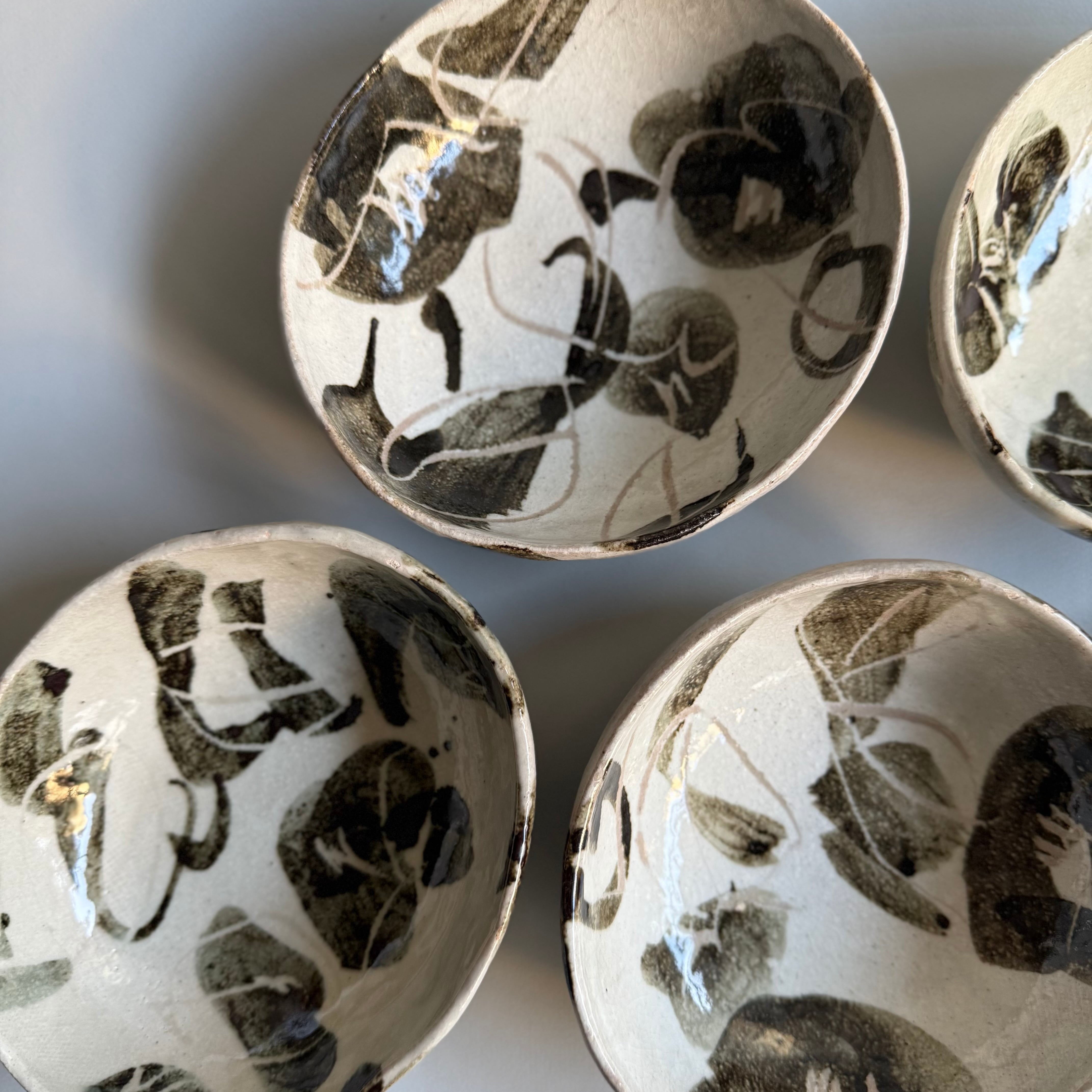 伊集院真理子 楕円取り鉢(小) 鉄椿 | gallery 一白