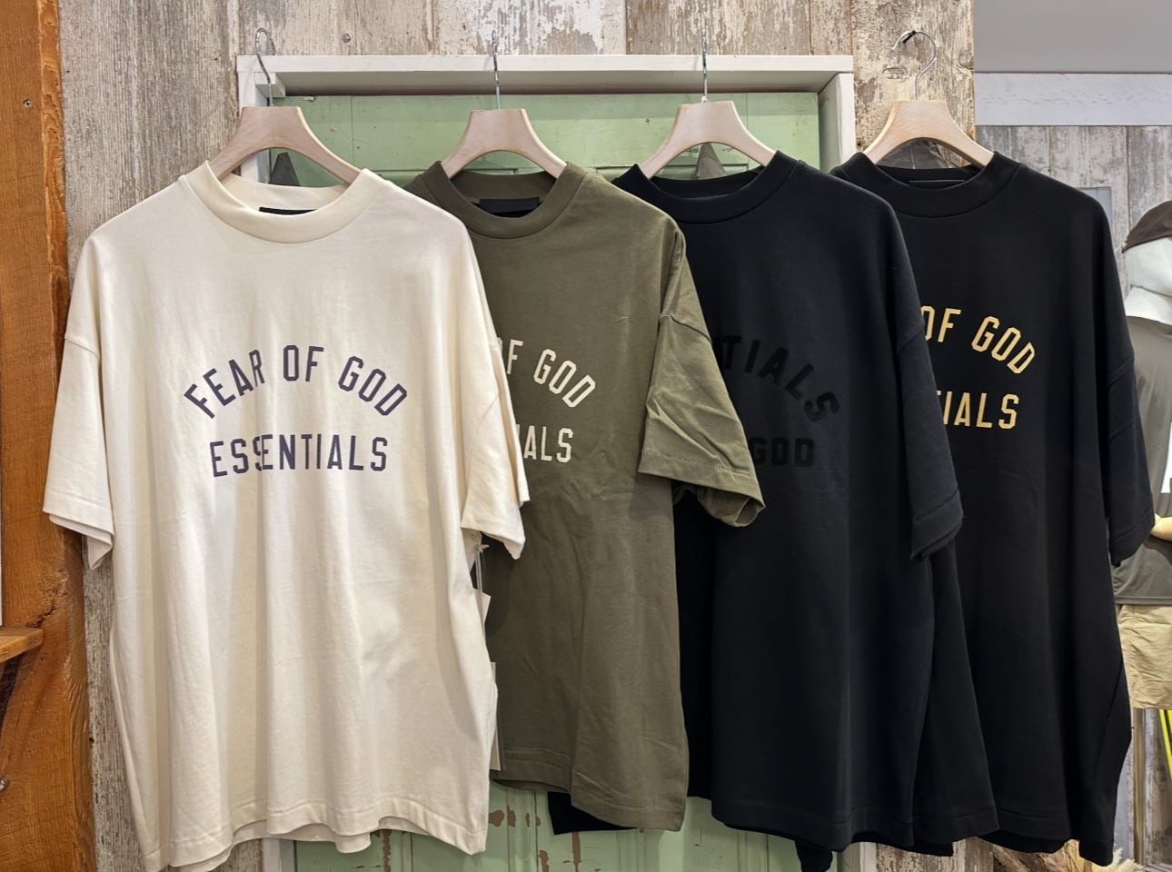 ESSENTIALSエッセンシャルズアーチロゴ半袖Tシャツ