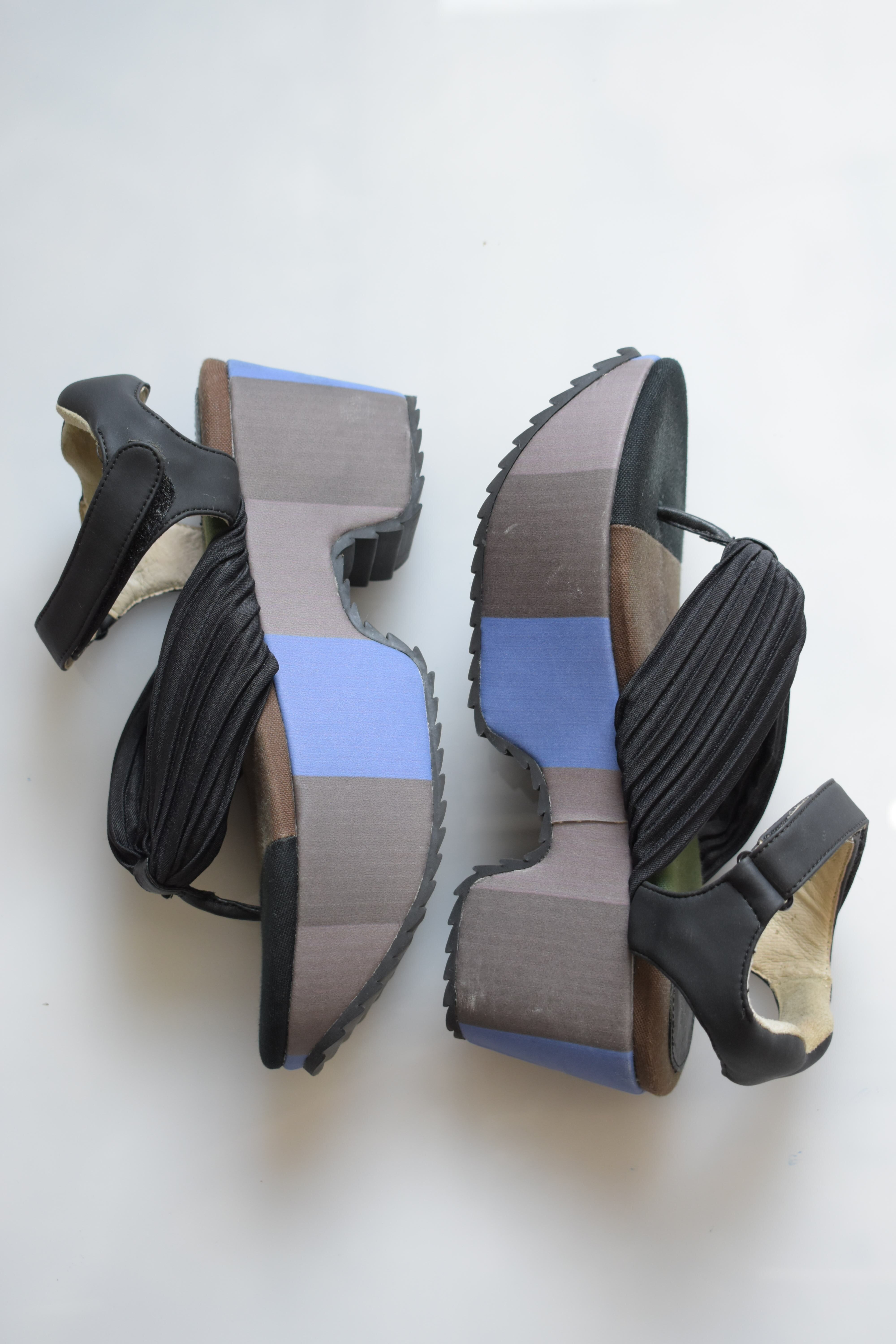 Striped sole thong sandals