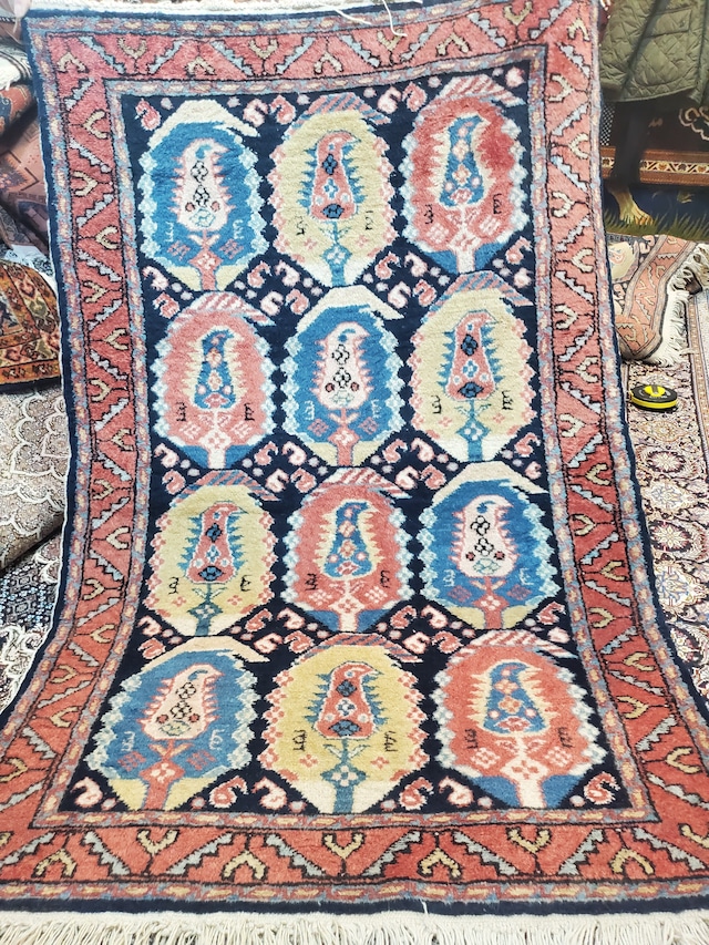 絨毯クエスト51【No.36】Bote ※現在、こちらの商品はイランに置いてあります。ご希望の方は先ずは在庫のご確認をお願いします。
