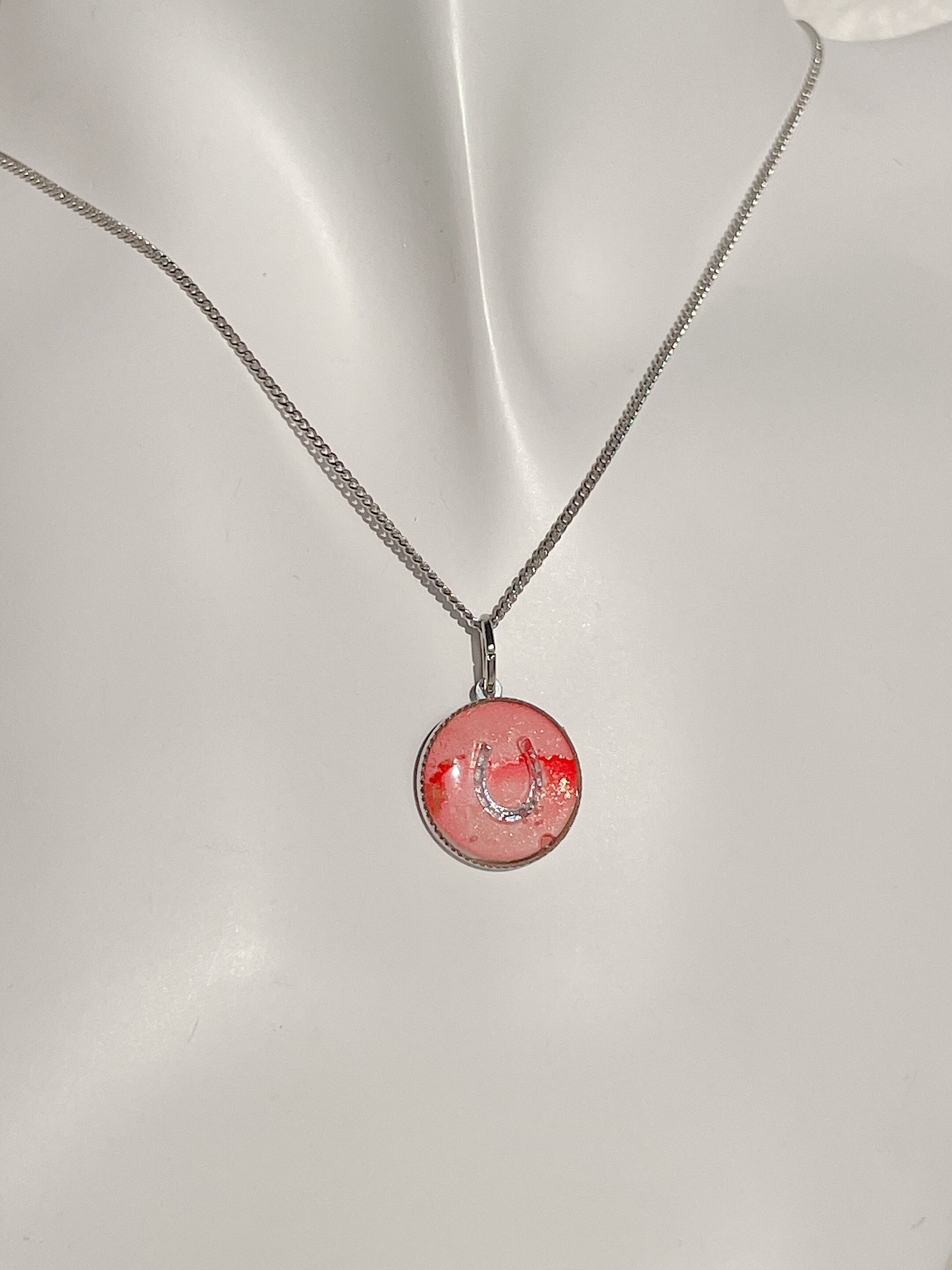 蹄鉄ジュエルペンダント