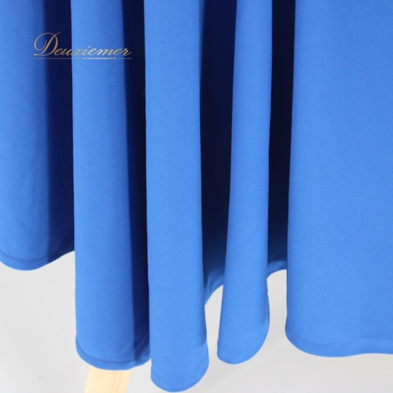 社交ダンス 衣装 スタンダード スカート レッスンウェア レディース ラインストーン 無地 青 ブルー系 シンプル フォーマル 上品 練習着 ダンス スカート 高級 ロイヤルブルー ラインストーン付き おしゃれ ストレッチ 多層 シルエット 動きやすい 大人向け イベント 外出 用途別 セクシー 上品さ 柔らかい 体型カバー