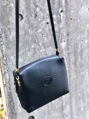 GUCCI グッチ　GG型押し　エンボスレザー　ポシェット　ミニバッグ　ショルダーバッグ　ブラック　vintage　ヴィンテージ　オールドグッチ　7wudnu