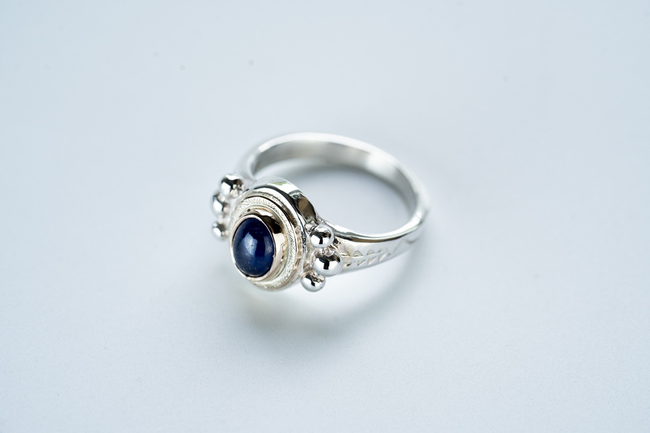 R-096 K10 Circle Native Oval Signet Ring (Sapphire)