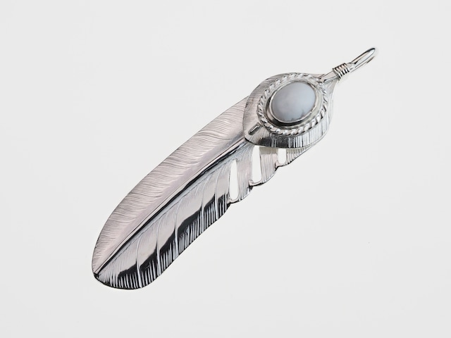 P-047 feather L （R）＋Heart feather＋silver rope ( White Howlite)