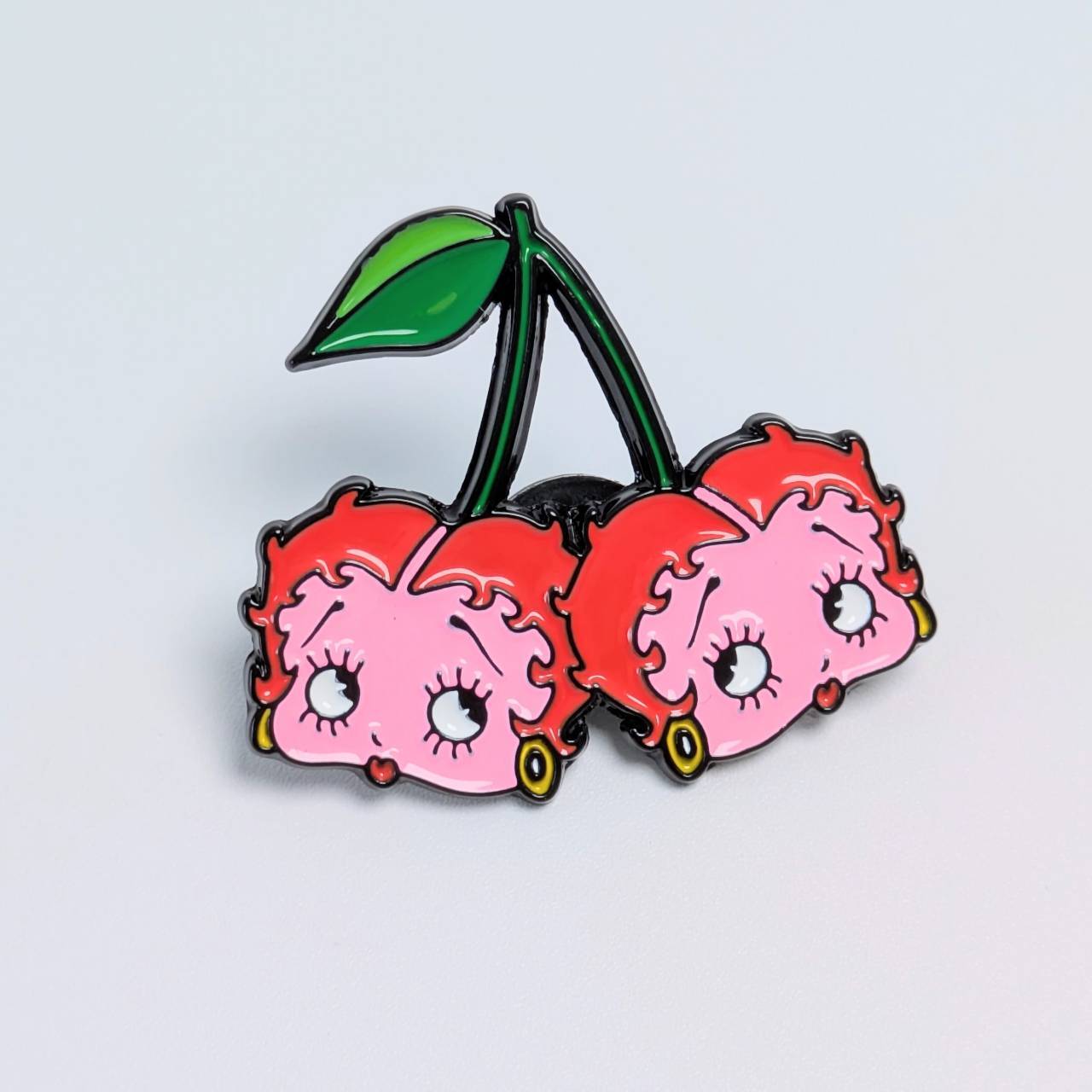 送料無料！ ★ピンズ PINS★ピンバッジ 【 Betty Boop ( ベティブープ ) 】チェリー 〚アメリカン雑貨 アメトイ〛