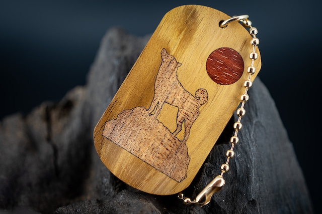 【黄金の木】 御蔵島 金桑 ドッグタグ 象嵌 日の出の丘