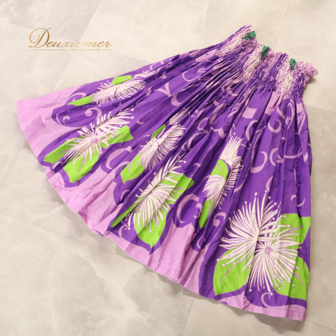 フラダンス 衣装 PauSkirtShop パウスカートショップ パウスカート スカート パープル系 花柄 植物柄 ハワイアンプリント ハワイアン アロハ フラ ダンス レッスン 練習 ハワイアンダンス グリーン系 ホワイト系 紫 黄緑 白 華やか 鮮やか かわいい おしゃれ 上品 大人っぽい