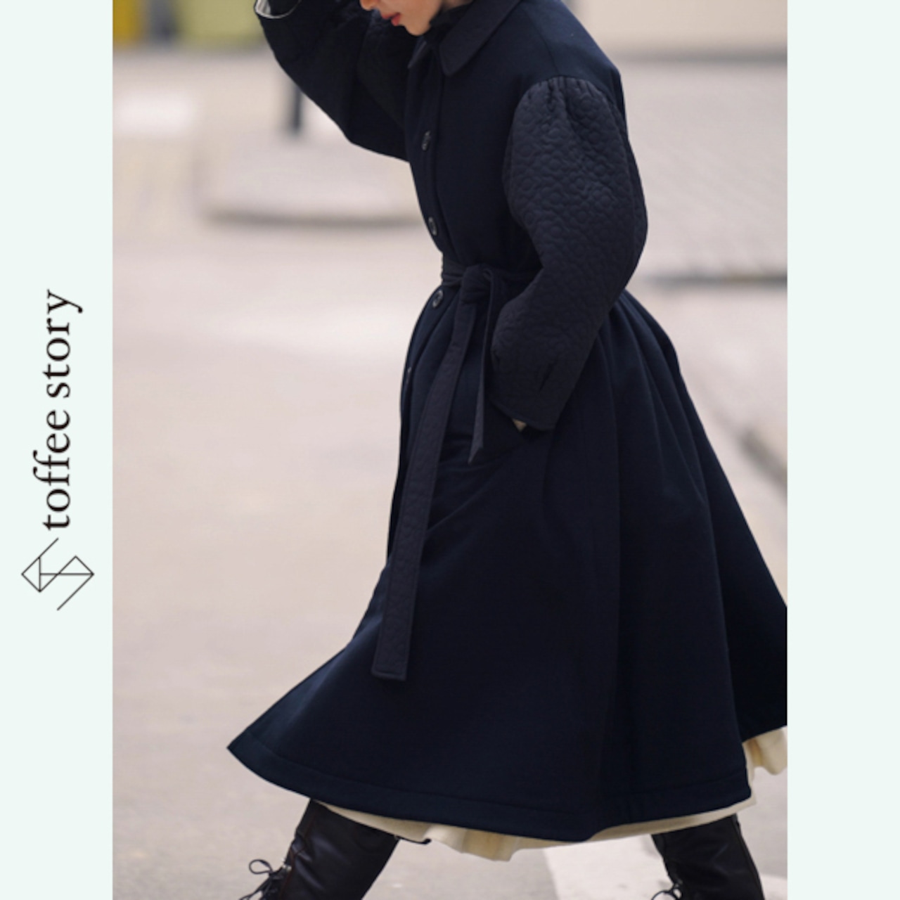 黒花キルティングに影を纏うパフスリーブロングコート《W0225》