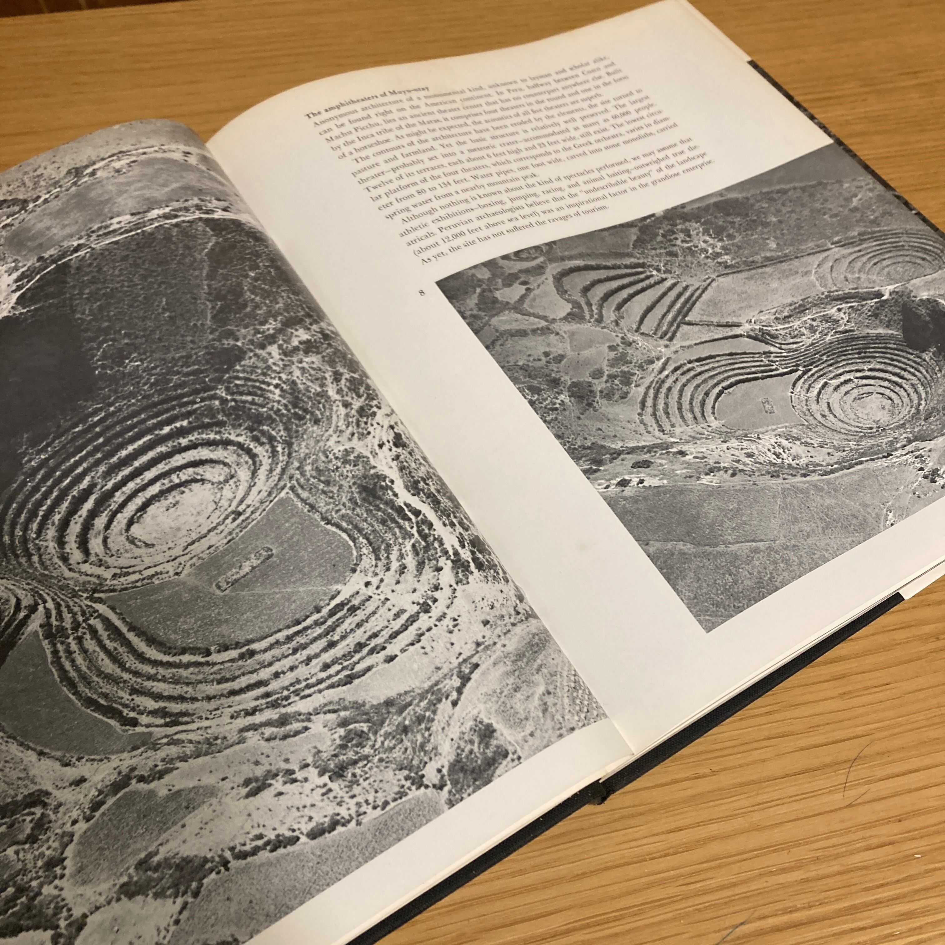 ARCHITECTURE WITHOUT ARCHITECTS ( 建築家なしの建築 ) / Bernard