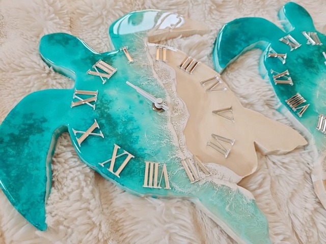 475.オーシャンレジンアート 壁掛けホヌ時計 小