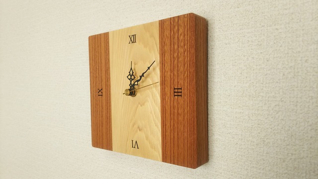 小さめ　木の壁掛け時計　Ⅱ