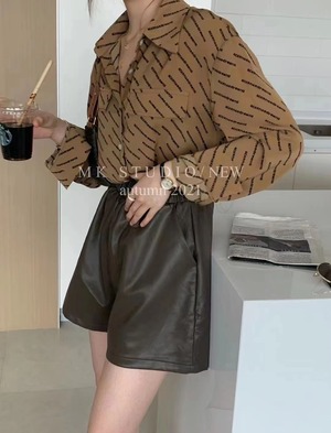フェイクレザーショートパンツ　AJ2205-743