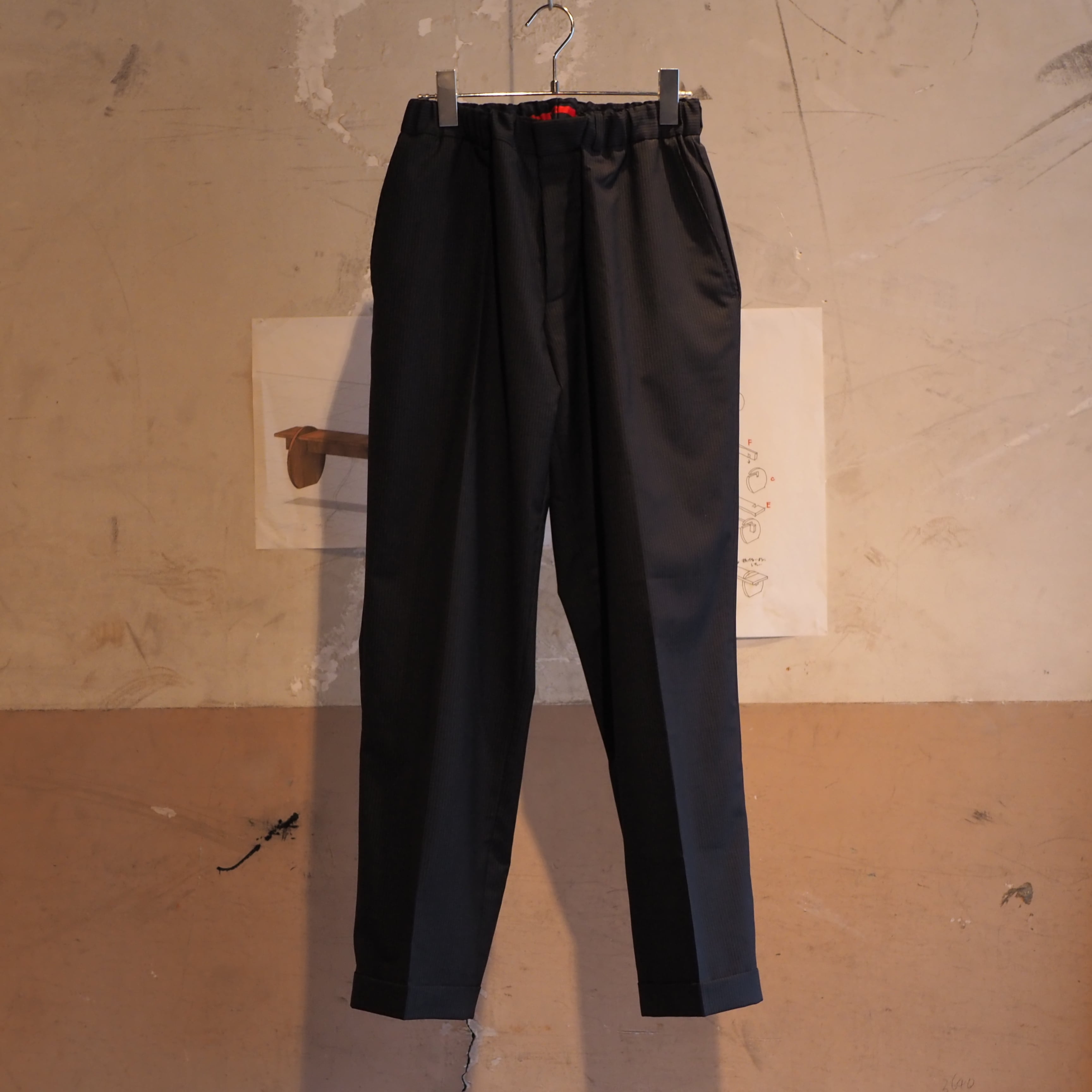 WIDE TUCK EASY TROUSERS/SULFER DYED LINEN/BLACK【結-yui