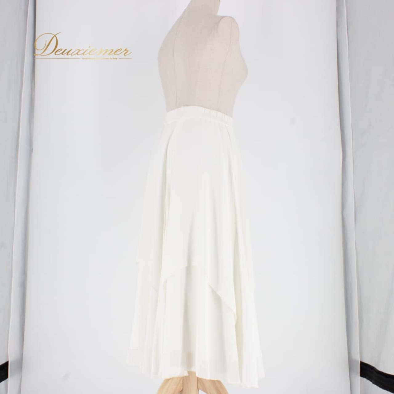 社交ダンス 衣装 スタンダード スカート レッスンウェア レディース Papillon ホワイト系 白 無地 フォーマル 練習着 シンプル ラウンドネック 丈長め フレアスカート ひらひら スカート単品 白スカート フォーマル練習 ダンスレッスン ダンス衣装 スタンダード用 ウエスト調整 きれいめ 清楚 無地シンプル ポリエステル 伸縮性 ポケットなし ファスナー ペチコート風 シワになりにくい ヨーロピアン ダンス ウェア 婦人用 レディース用 白コーデ 上品 エレガント コーデ映え コーラス 文化祭