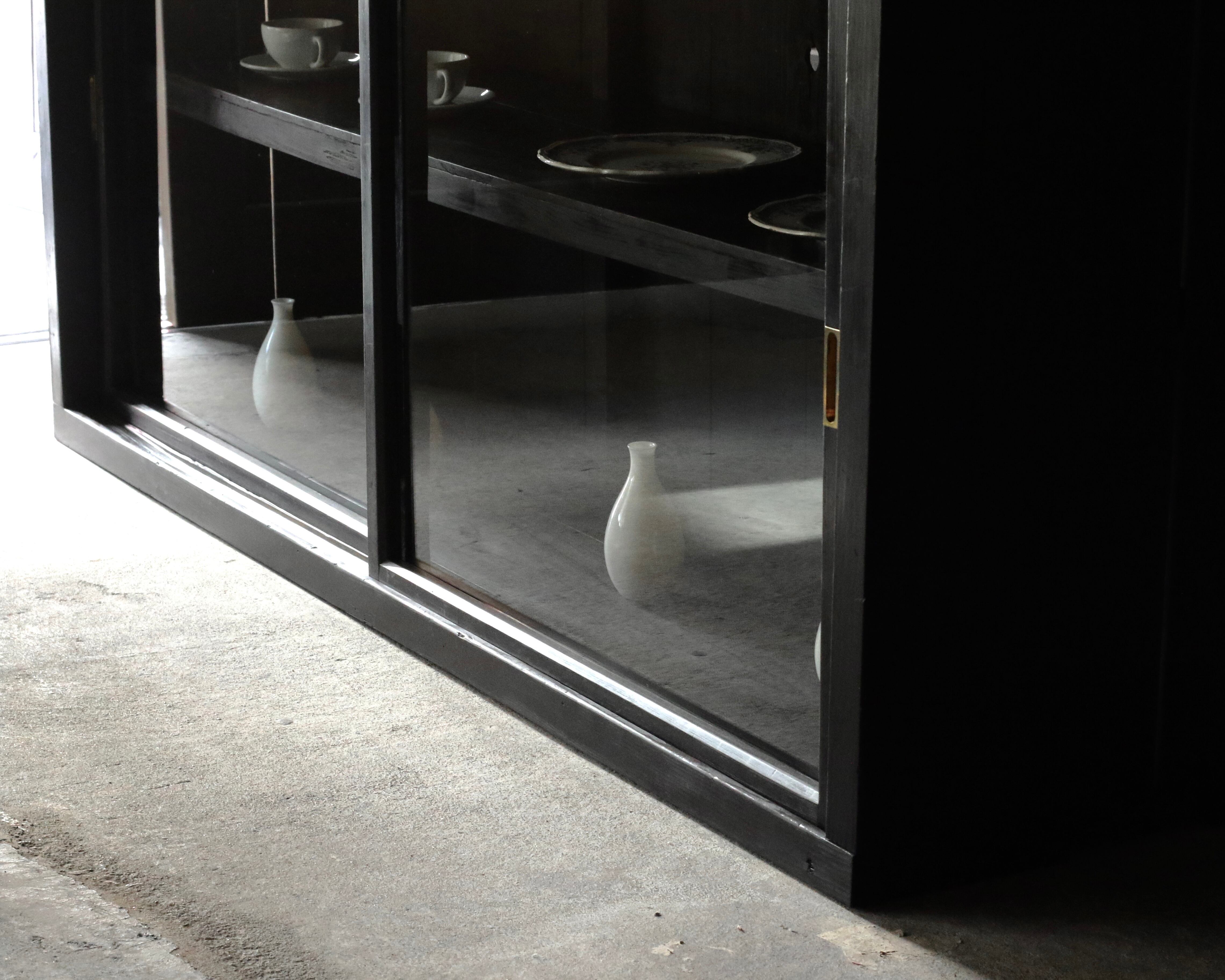 横長なガラス戸棚《古家具 食器棚 サイドボード》 | Rem Remake Furniture