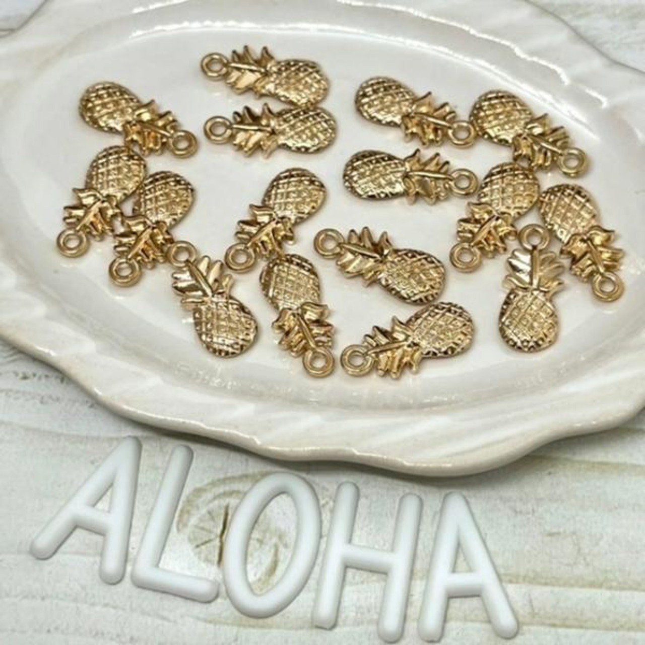 【2個】パイナップルミニゴールドチャーム/ハワイアン/トロピカル