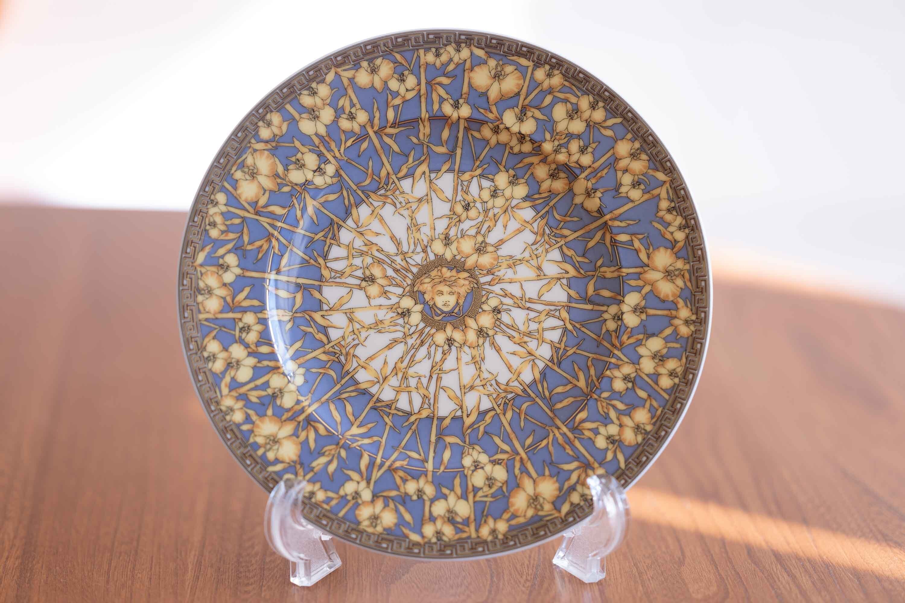 ジャンニ・ベルサーチ　プレート 　Floralia Medusa Gold　飾り皿
