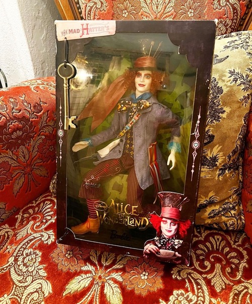 2009's Alice in wonderland  "the madhatter "  doll