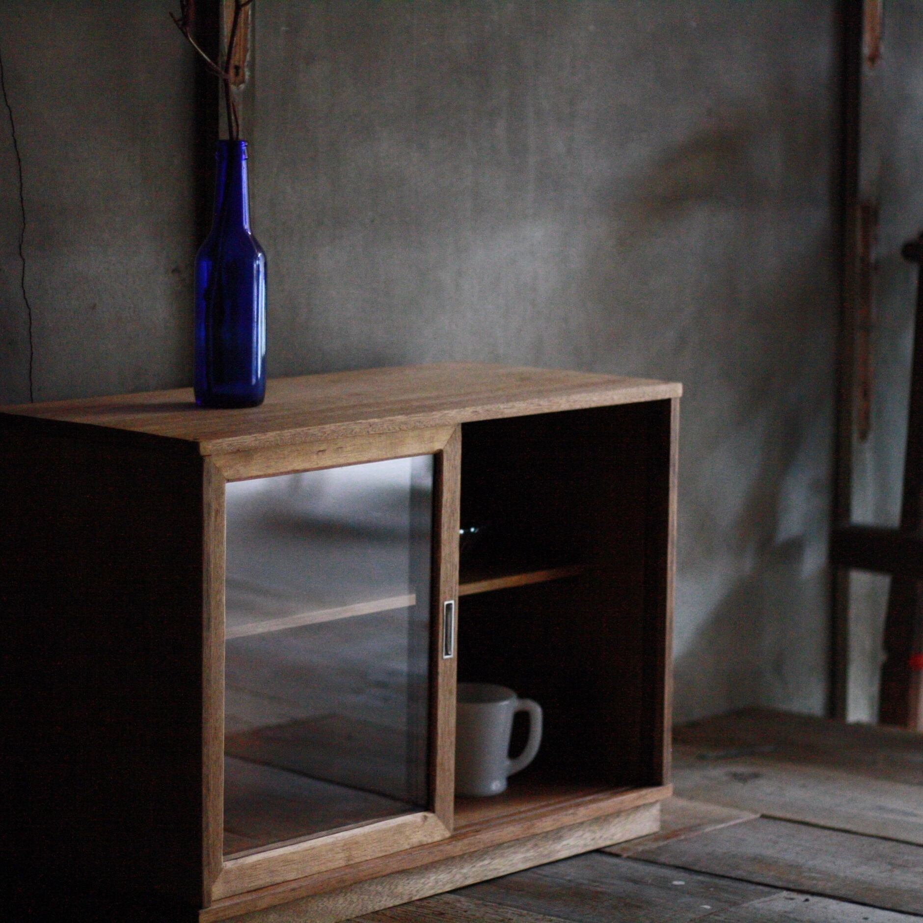 ガラス戸棚《古家具　食器棚　飾り棚　ディスプレイ》