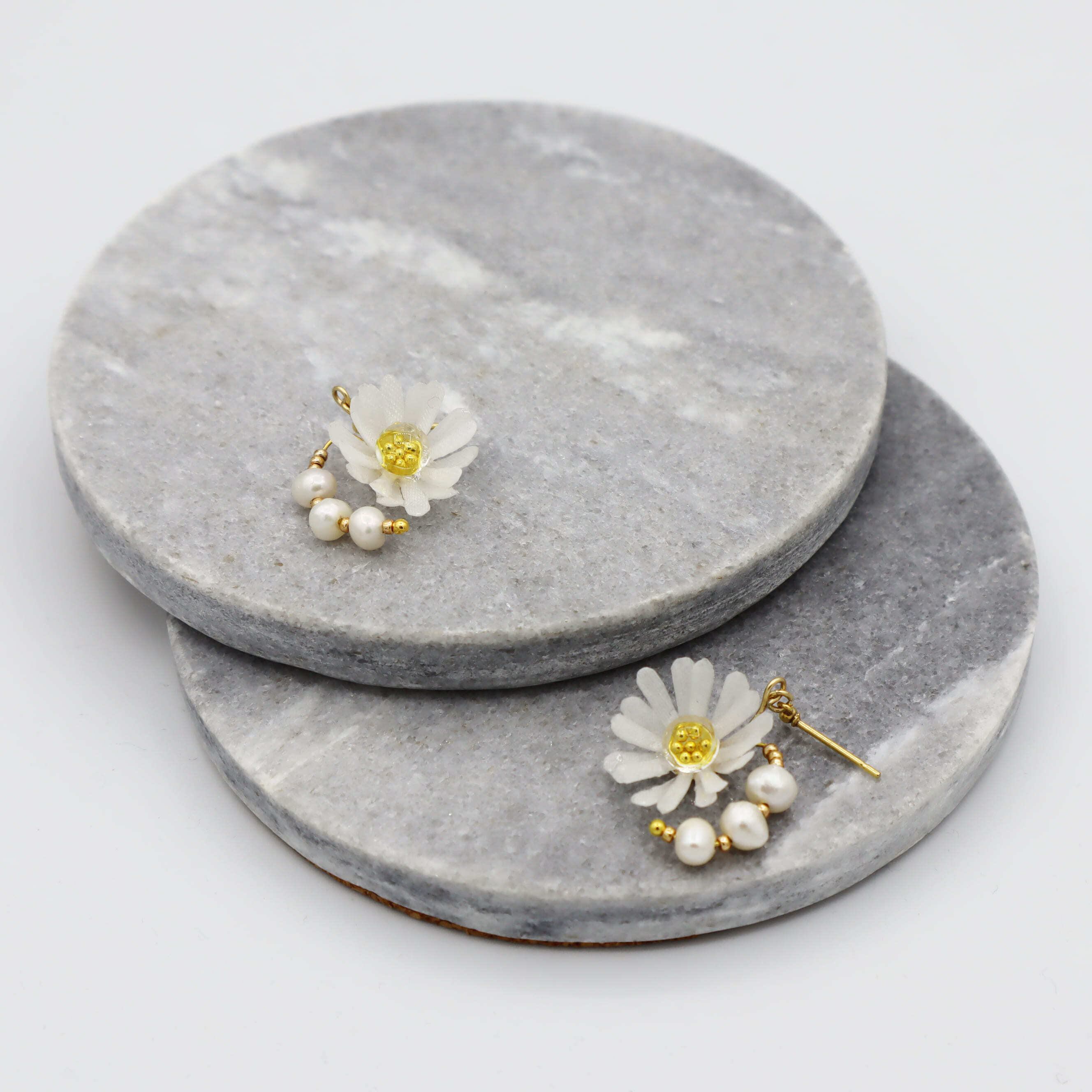 margueriteピアス（淡水パール）