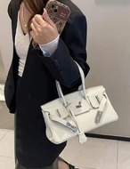 【新作5％OFF・3日間】牛革100％・Rectangular Buckle Bag_6colors