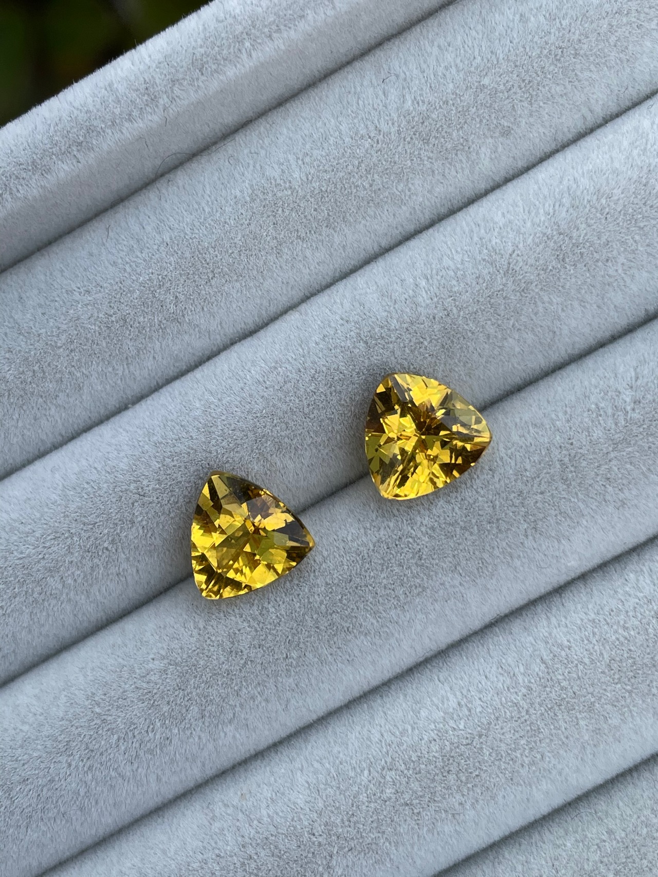 ゴールドベリル トリリアント 9x9mm, 2.1ct - ブラジル産