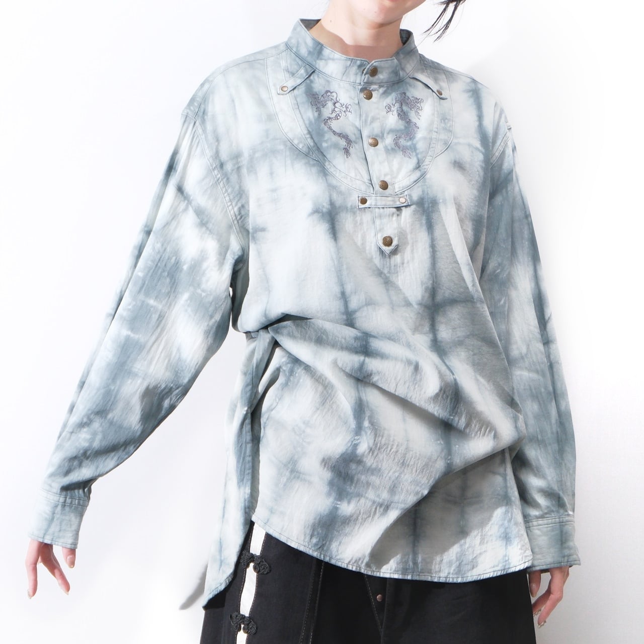龍刺繍入りヘンリーネックシャツ | Desoro Works