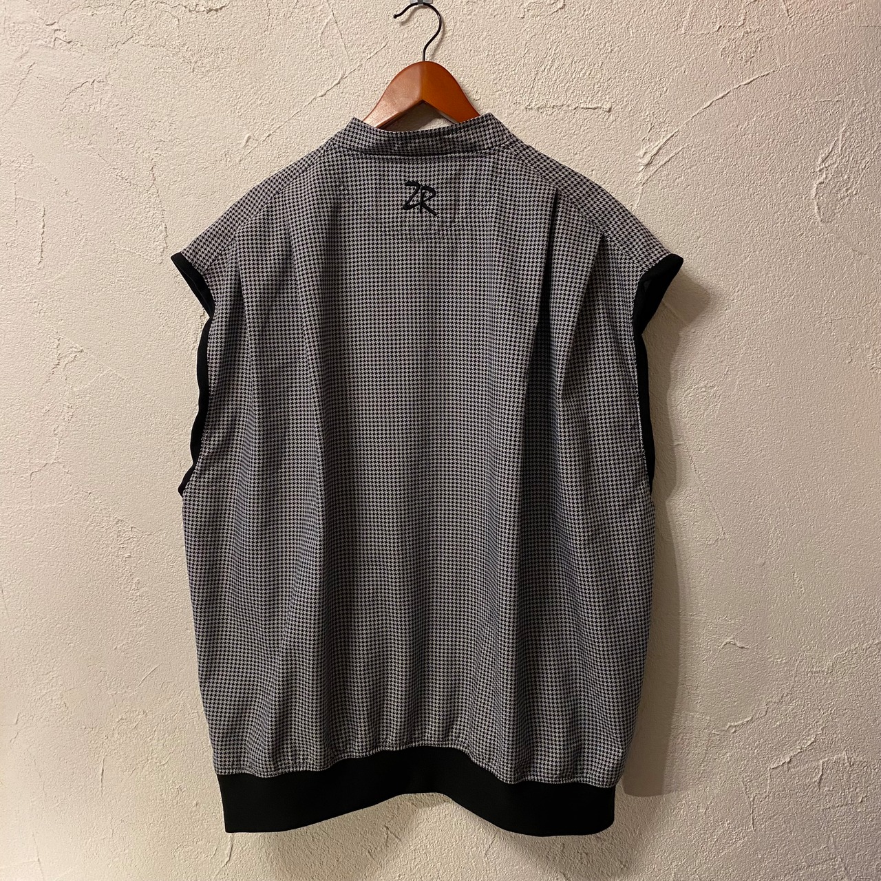 【ZERO RESTRICTION】 Microfiber Polyester Pullover Vest | LAYONED