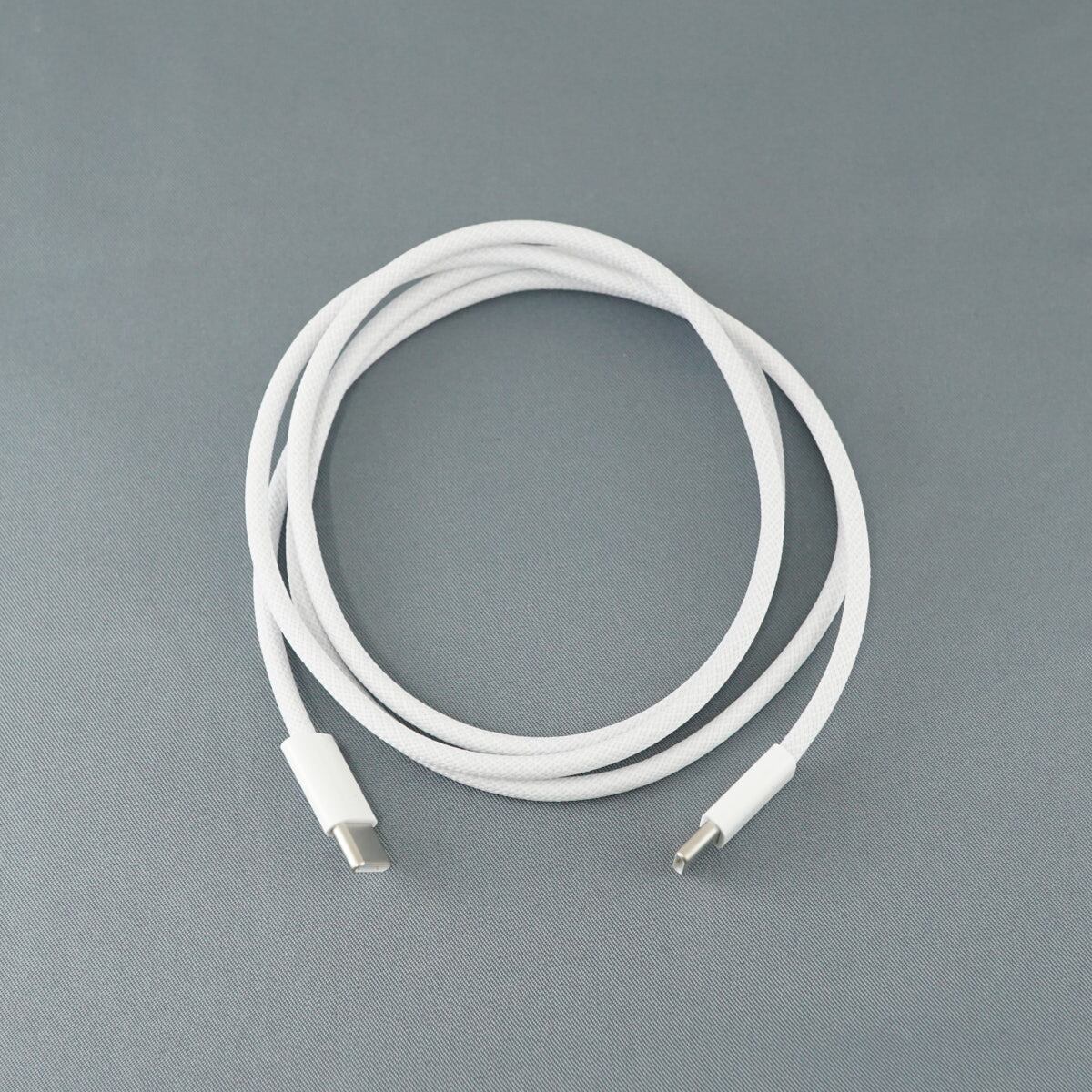 Apple 60W USB-C 充電ケーブル USED美品 1m A2795 編み込み式 Type-C
