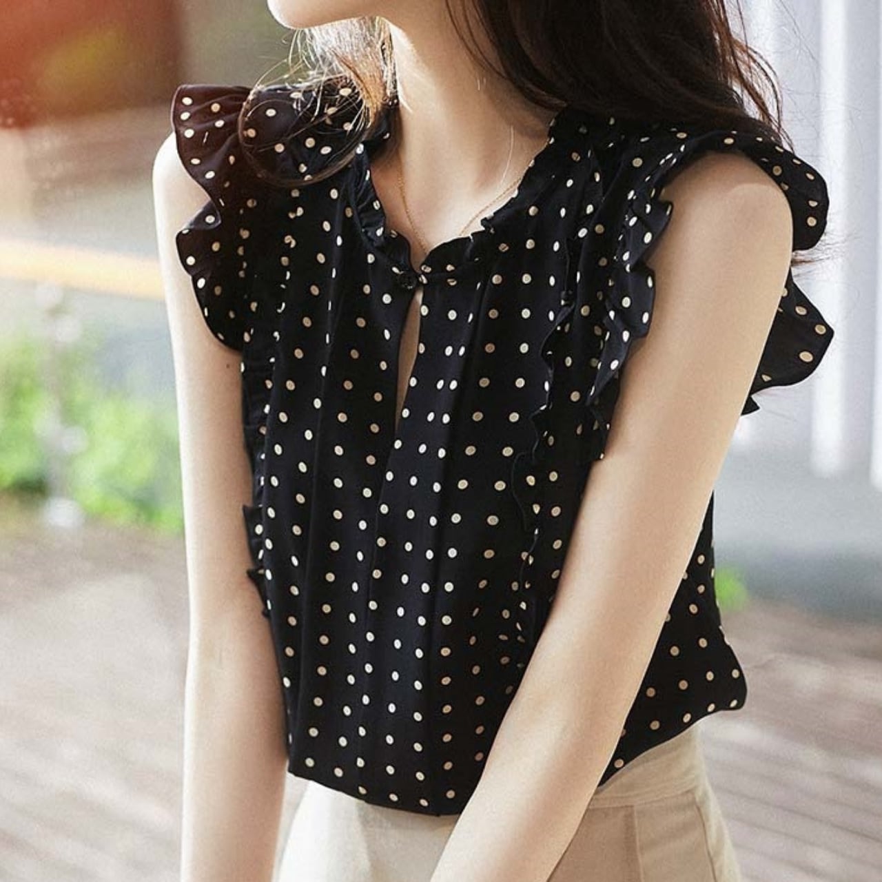 Sleeveless elegant polka dot chiffon shirt | le cadeau