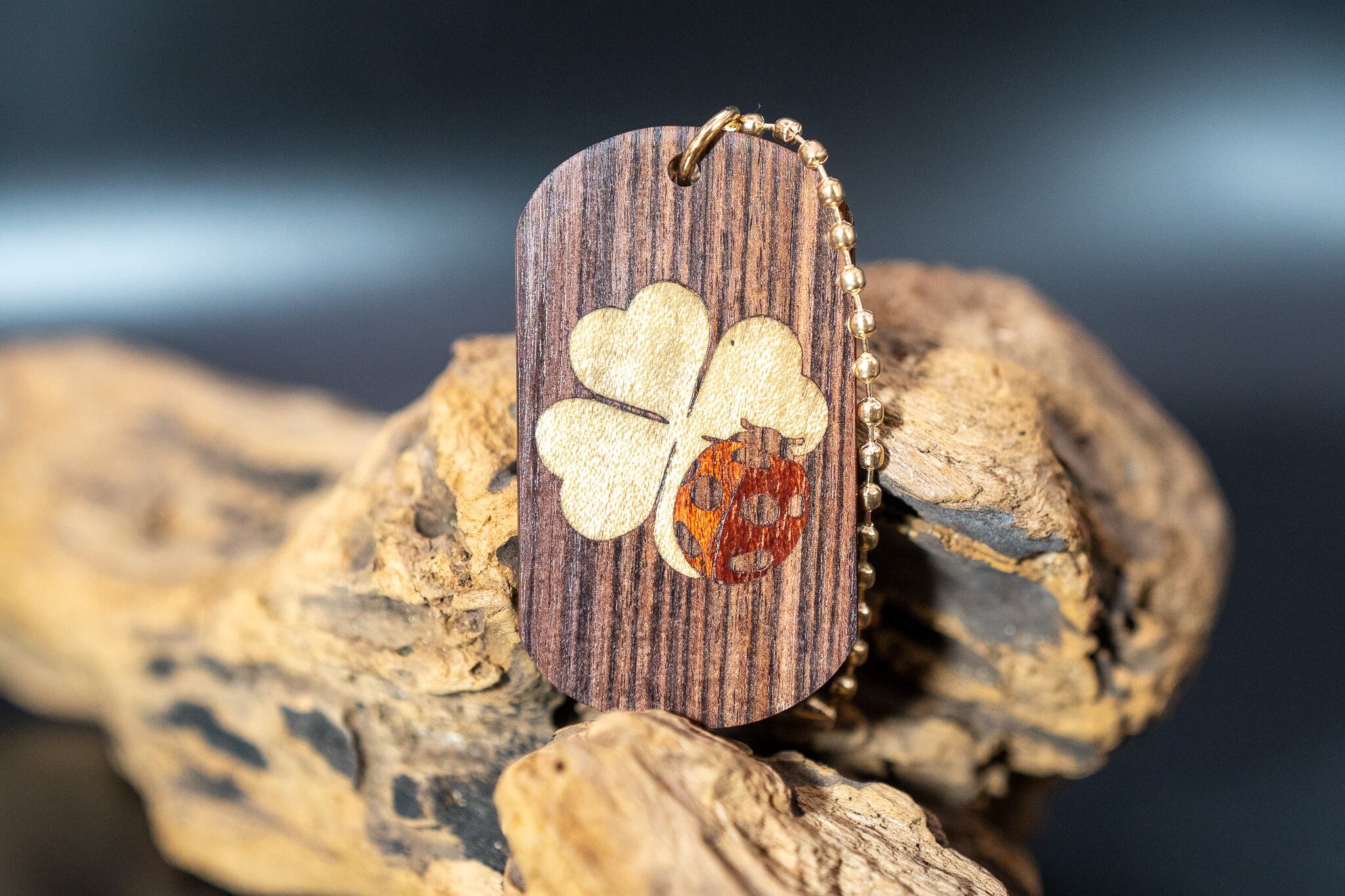 【王室御用達 】キングウッド ドッグタグ 象嵌 幸運を運ぶナナホシテントウ