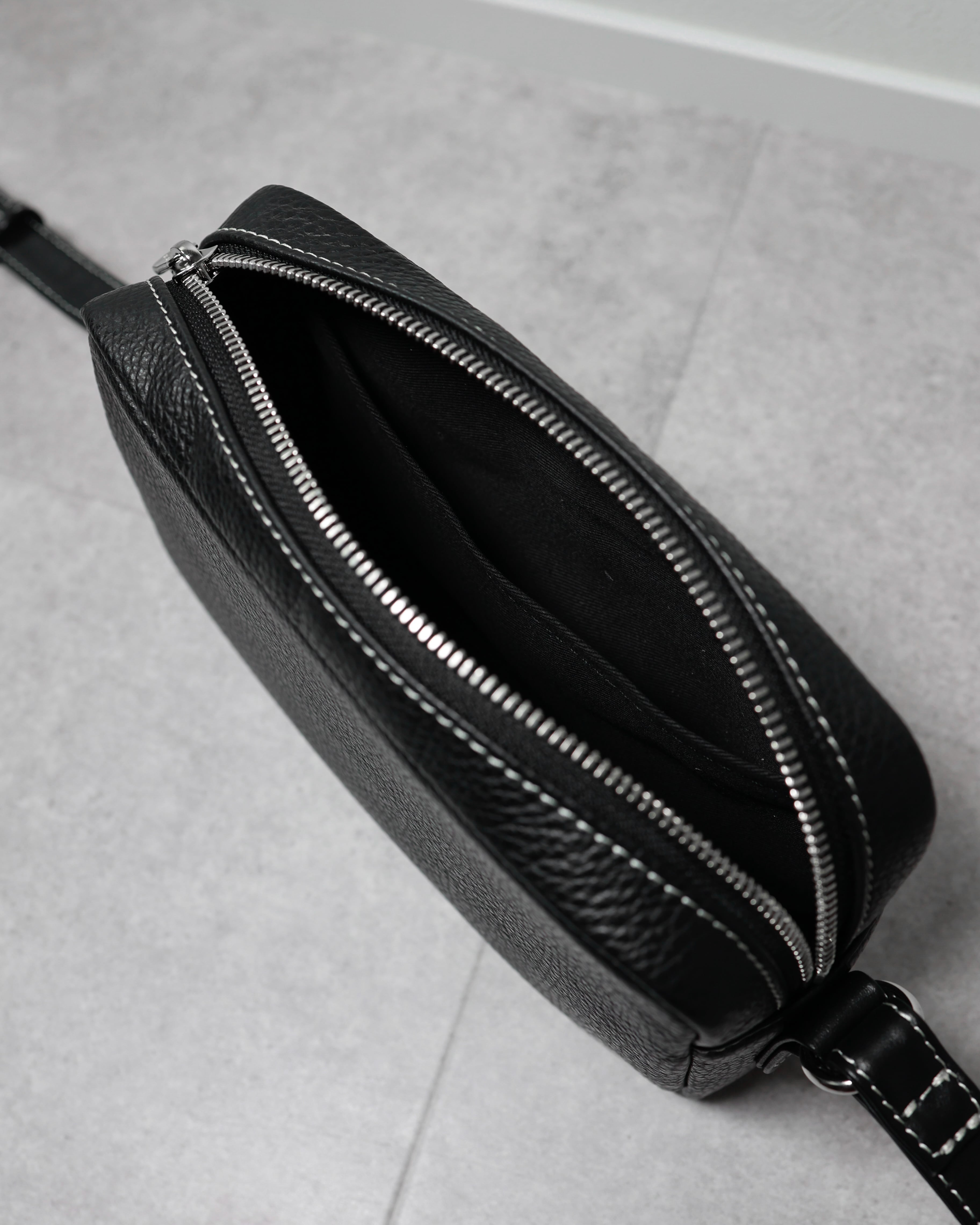 Italian Emboss Leather Mini Shoulder Bag【イタリア・マストロット社