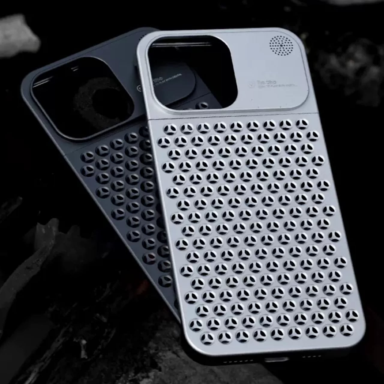 熱の放散に優れたスマホケース