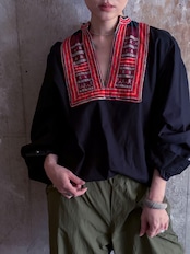 tay Original【BLACK and RE-SEW】/Vintage Yao(Dao) embroidery blouse