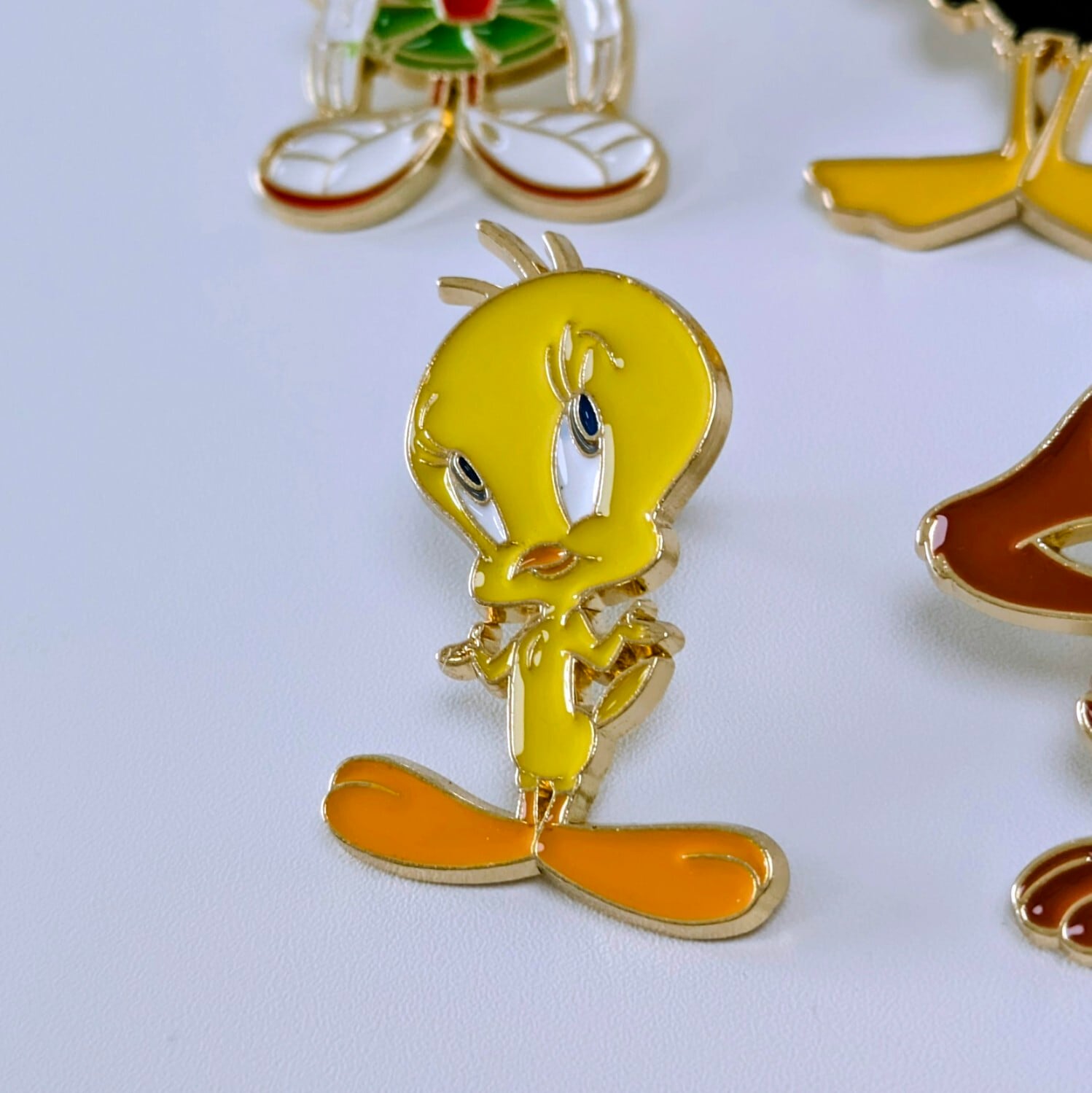 送料無料！ ★ピンズ PINS★ピンバッジ 【 Looney Tunes（ ルーニーテューンズ ) ）】単品 〚アメリカン雑貨 アメトイ〛