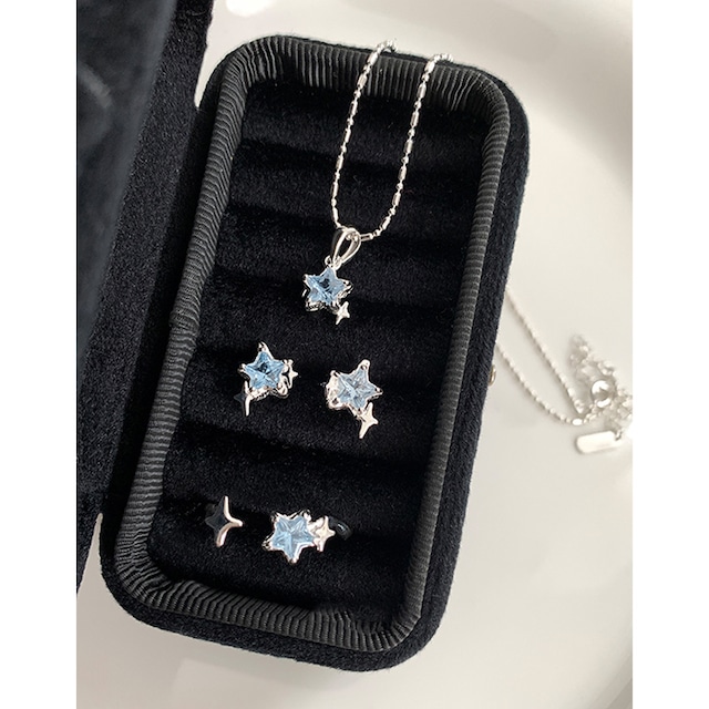 suzyaccシルバー青色の星ピアス