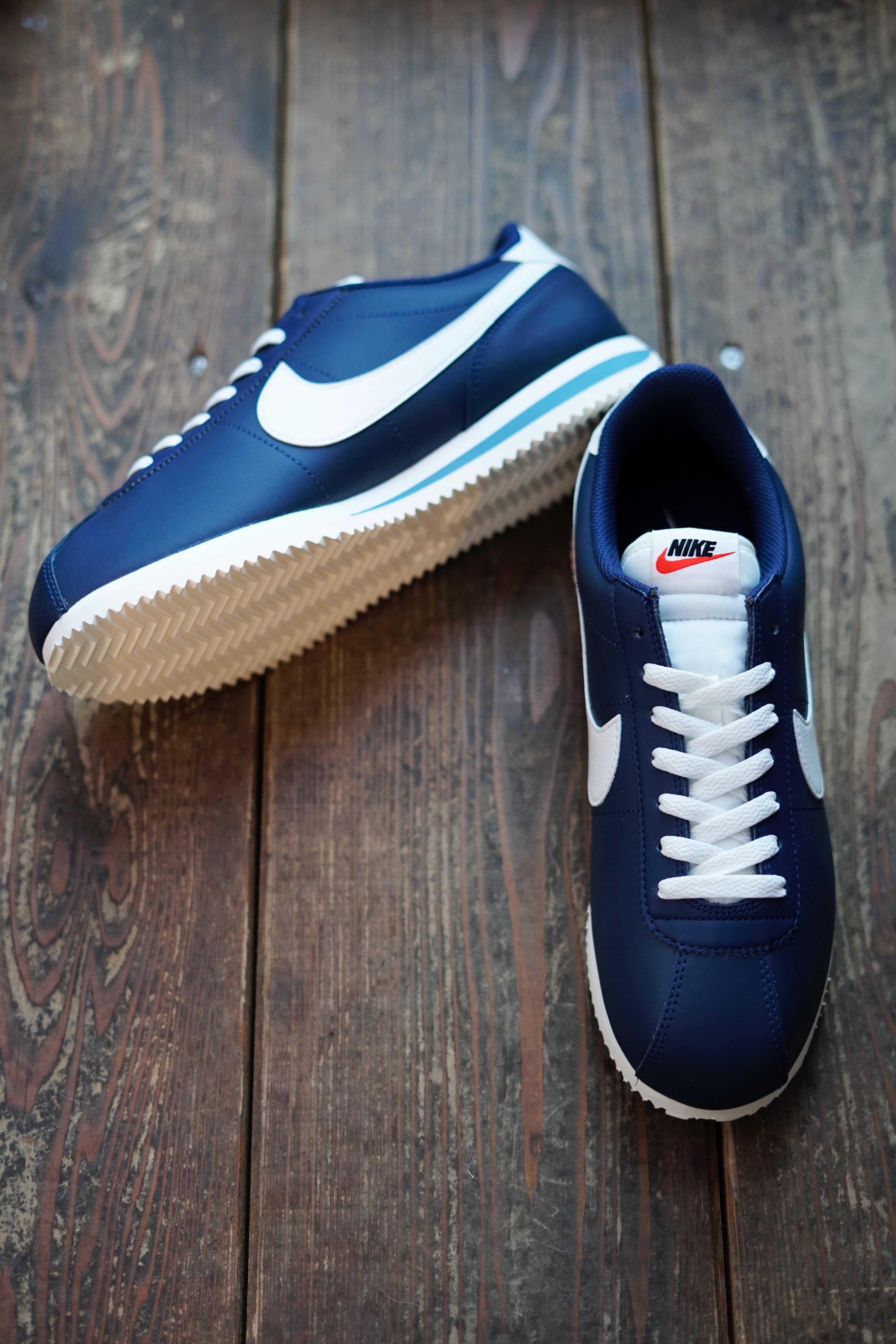 NIKE 