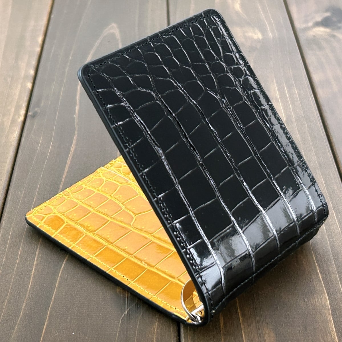クロコダイル マネークリップ ブラック × アンバーイエロー | CUERO