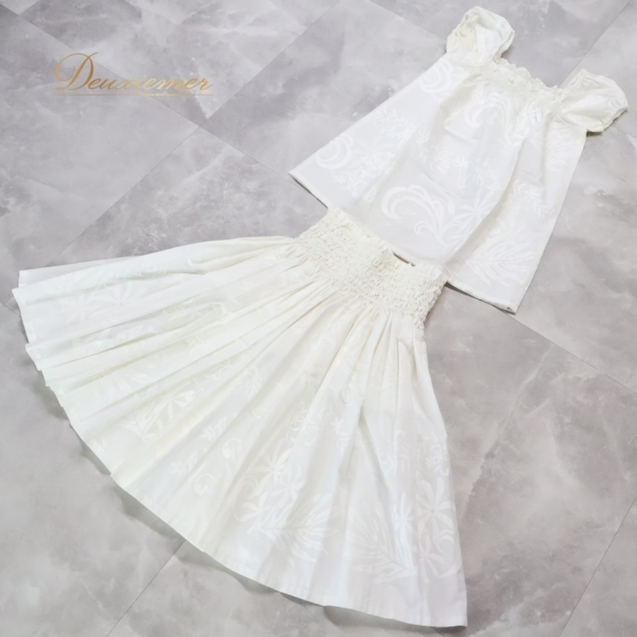 フラダンス 衣装 ツーピース セットアップ 上下セット プアラニ ホワイト系 PUALANI 日本製 ティアレ柄 ワンカラー かわいい 華やか 鮮やか 明るい きれい 白 ハワイアン アロハ ハワイアンプリント フラ ダンス レッスン 練習