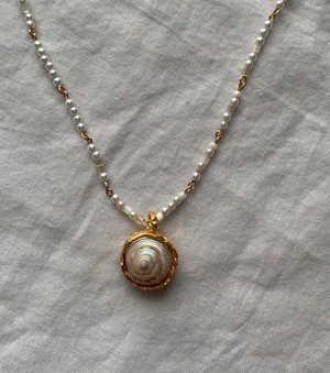 White seashell beads necklace