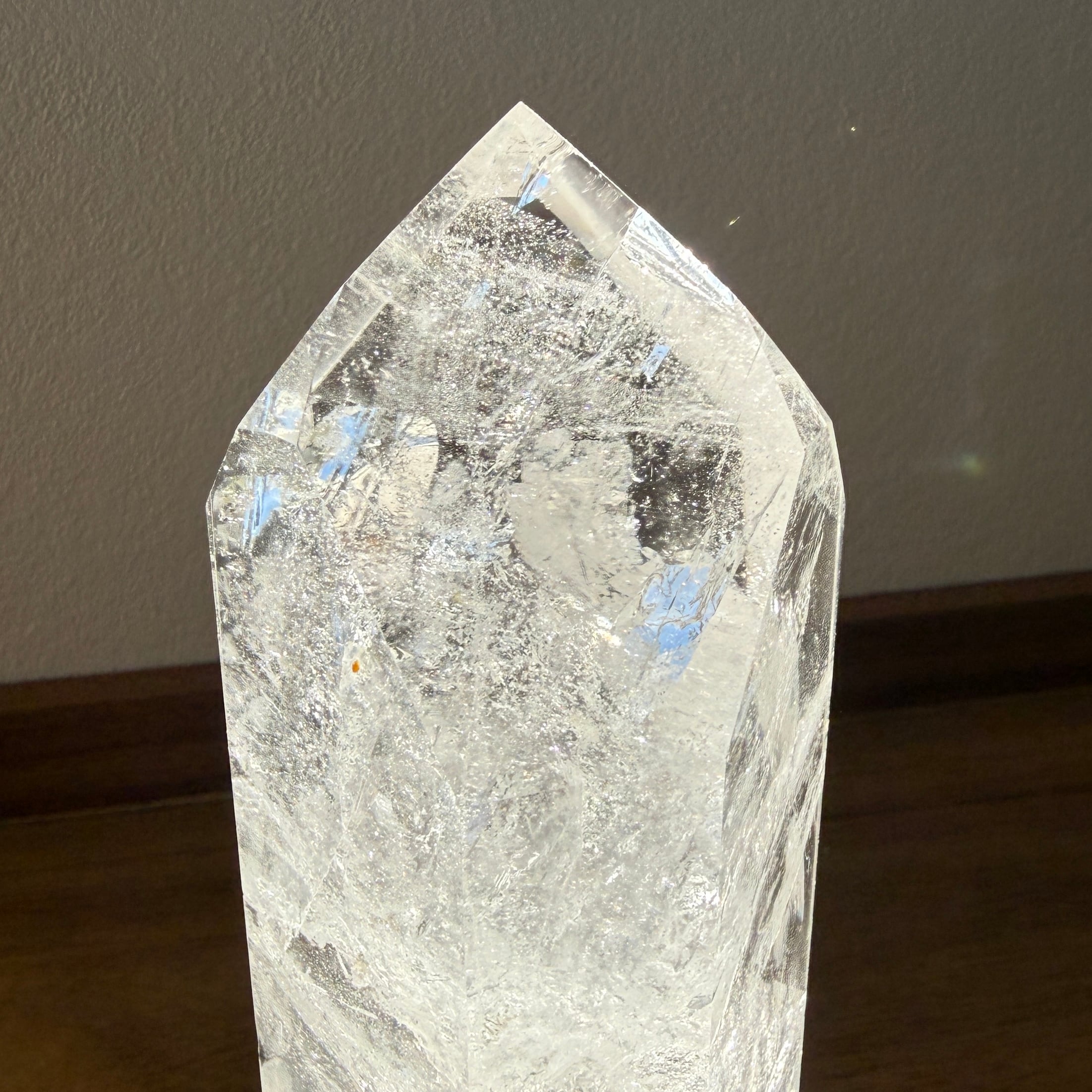 溢れる光のアート水晶 タワー ブラジル産 Rock Crystal Tower with