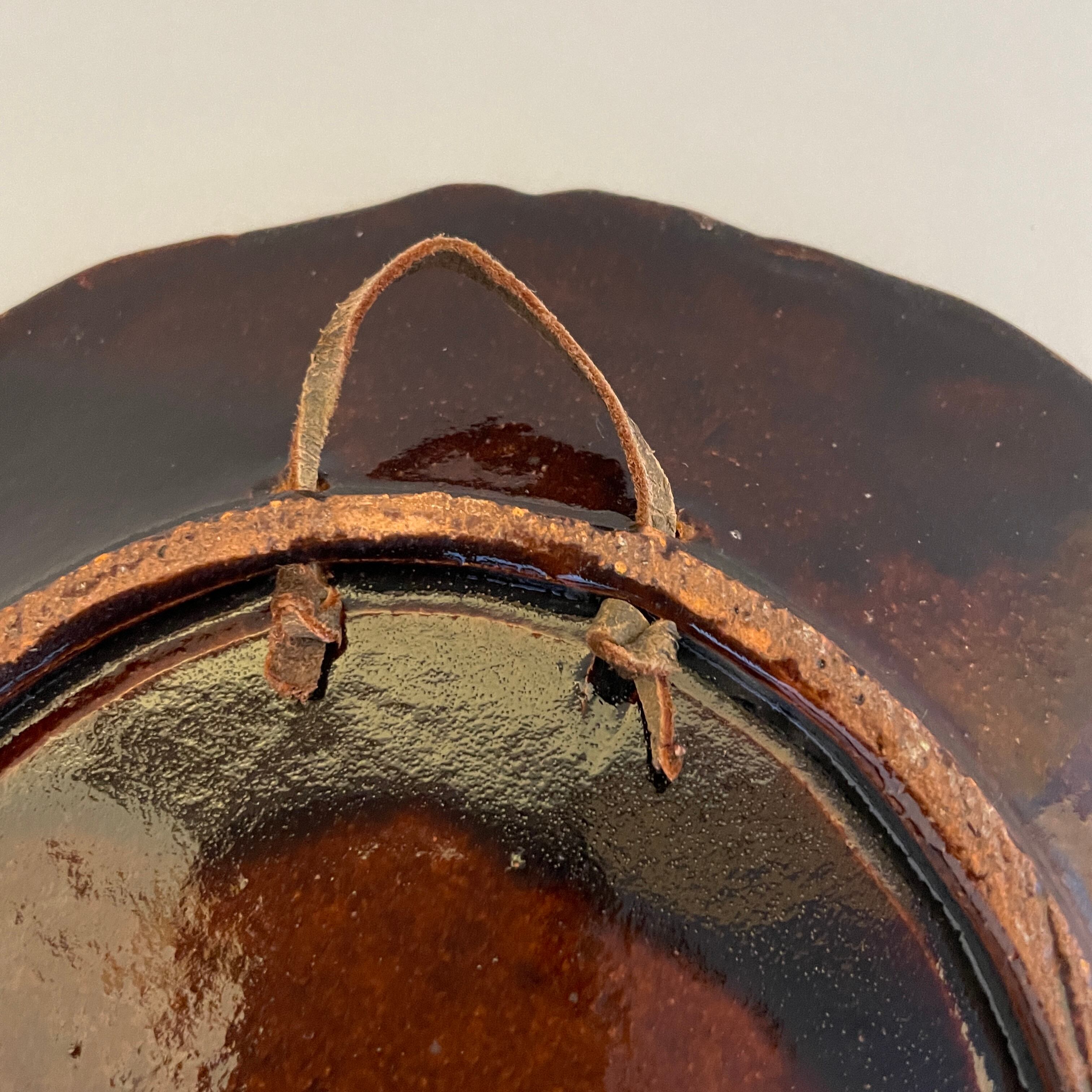 Cul noir faïence de Nevers polychrome à décors de fleurs /色鮮やか