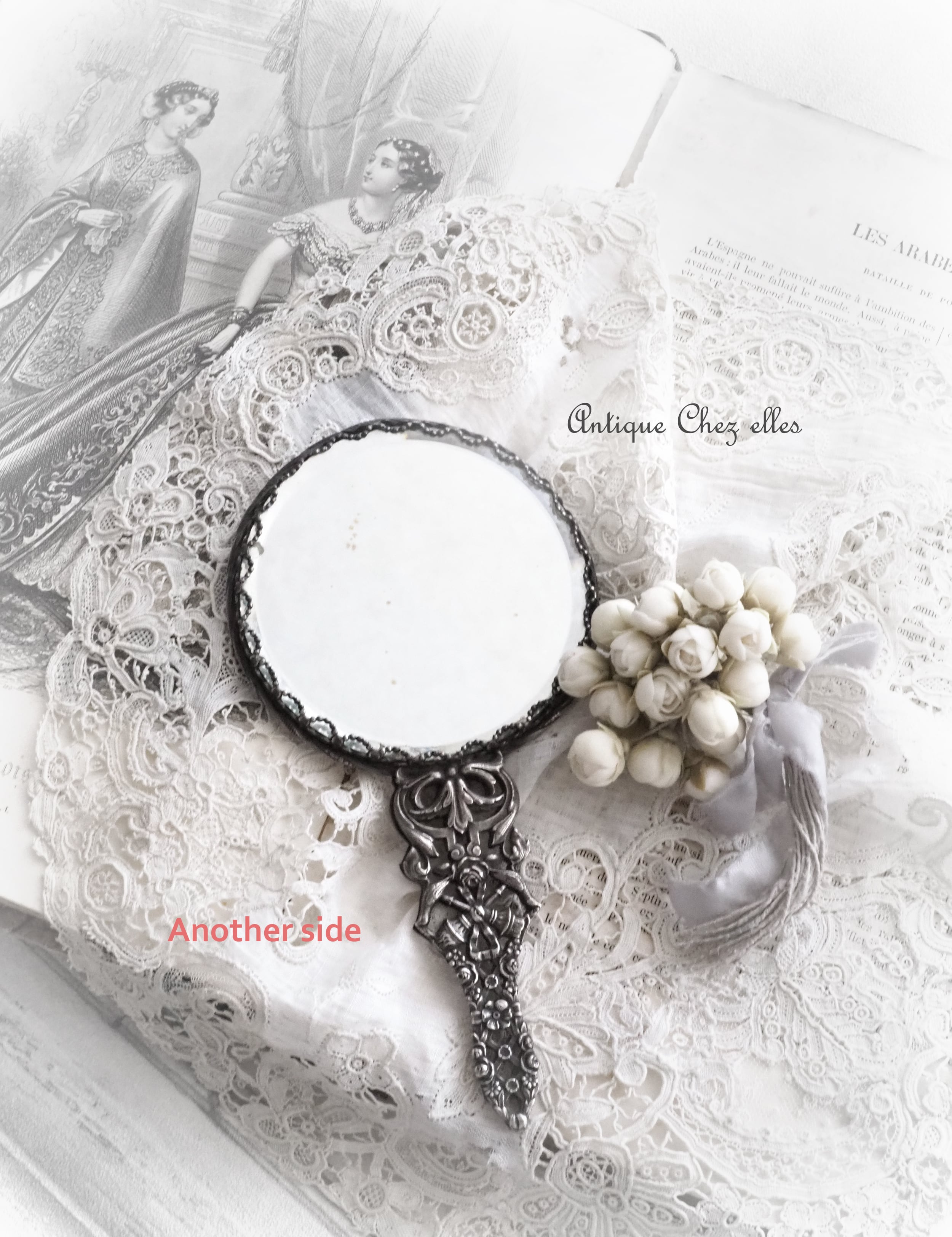 エレガントな透かし模様ハンドルの手鏡 | Antique Chez elles シェゼル