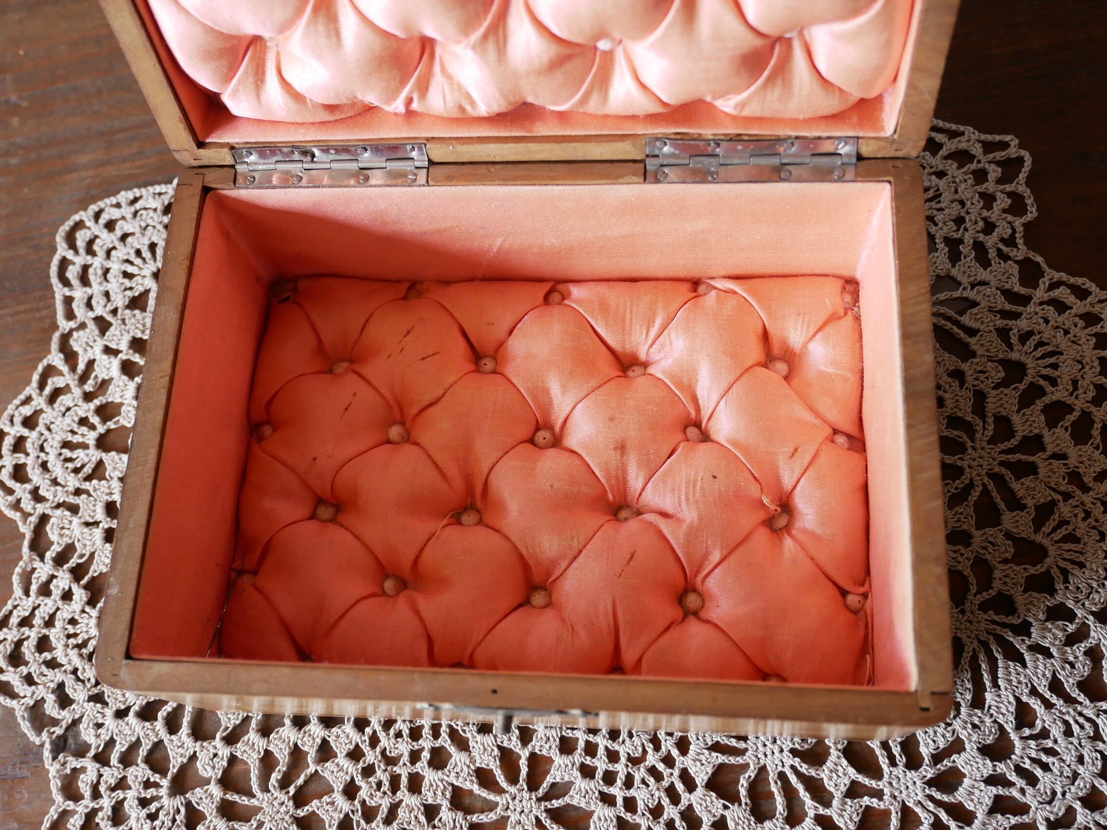 フランスアンティーク ツバメ モシュリンヌ 木箱 | フランス