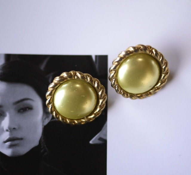 80' vintage earrings.